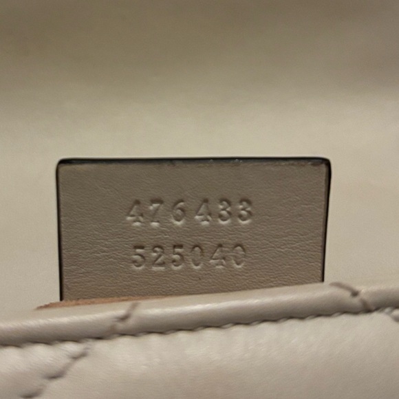 Gucci Cream and Gold Crossbody Bag with Quilted Design - Picture 5 of 7